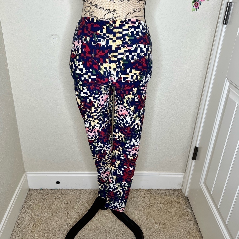 LuLaRoe Christmas Digital Print Santa & poinsettia flower Leggings one size